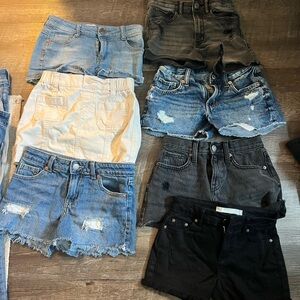 I’m selling 6 pairs of shorts and 1 skirt which is the tan one.